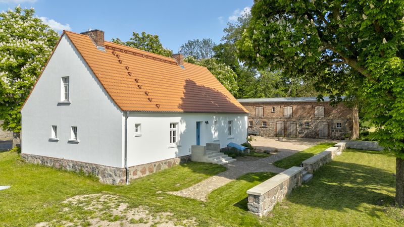 Historisches Ensemble mit großem Grundstück und Entwicklungspotenzial/ Historyczny zespół zabudow...